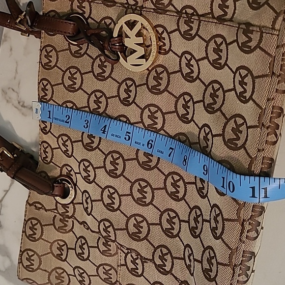 Michael Kors East West Monogram Travel Tote Bag Tan Brown Gold Hardware CarryAll - Picture 14 of 16